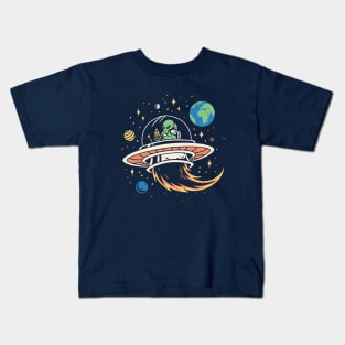 Alien looking for pizza Kids T-Shirt